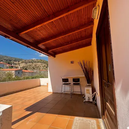 Semesterbostad Village House Petalou